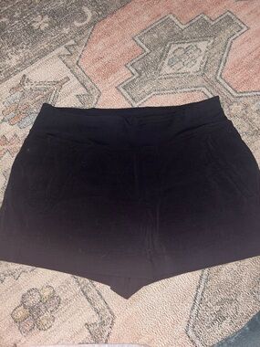 Athleta Black Trekkie North Shorts 12